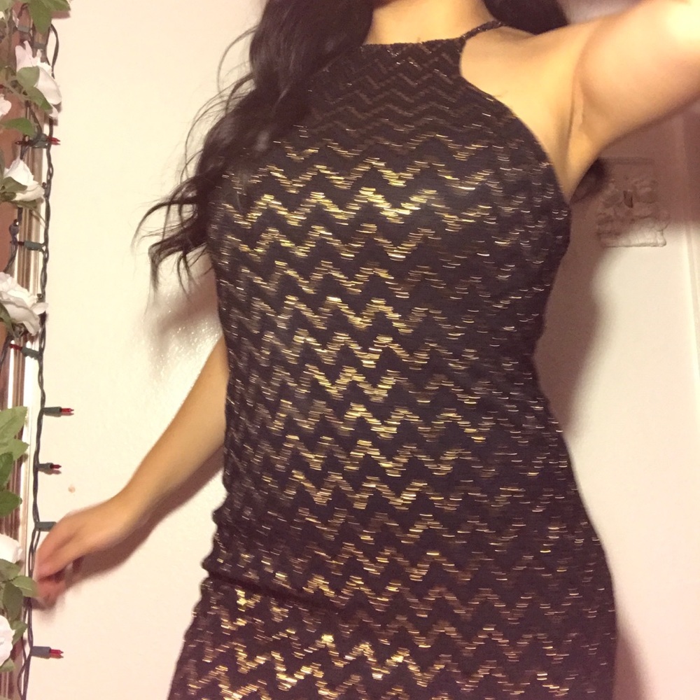 Black and gold dress😘